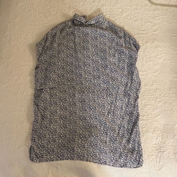 Equipment blouse. Short sleeve blue floral pattern. - Picture 3 of 3